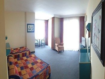 Angel Beach Hotel Tosmur Екстер'єр фото